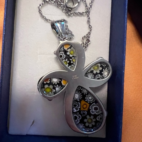 2” Murano Glass CROSS PENDANT on 20” chain - Picture 5 of 8